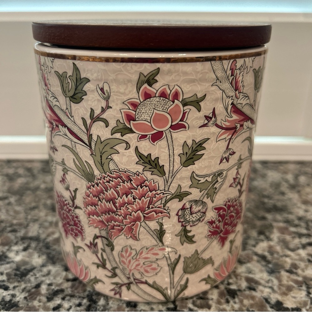 Morris and Co Candle 21oz Classic Citrus Scent Ceramic Jar Wooden Lid 2 wick